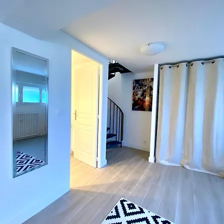 Bright Executive Space Calm Rest And Work Apartament *